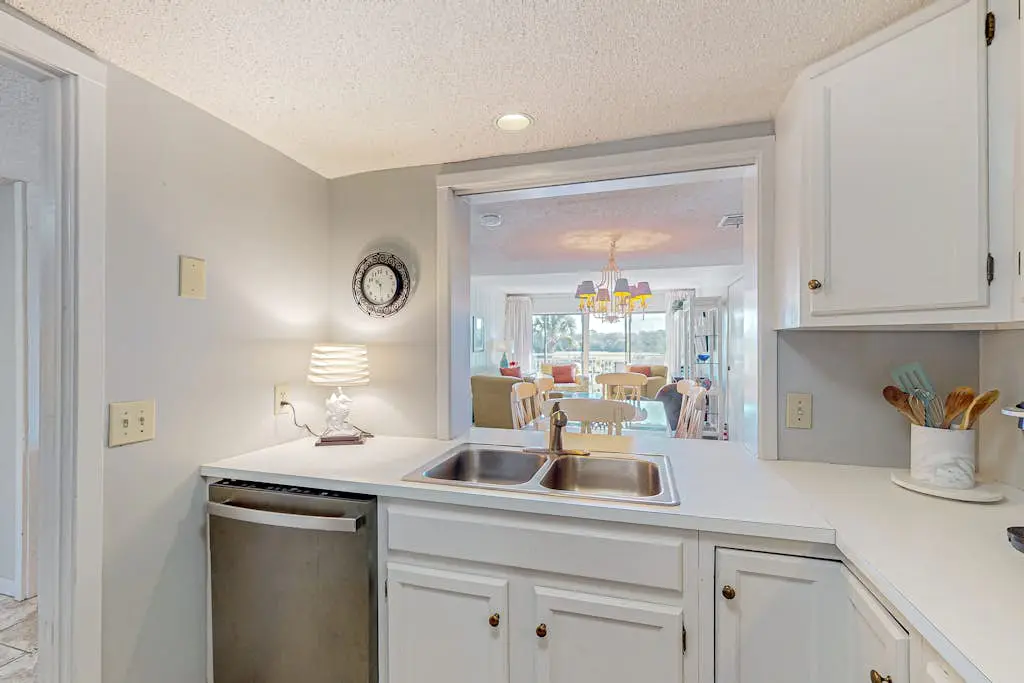 Coastal resort-style villa with pool, golf, & balcony - W/D, AC, & dog-friendly