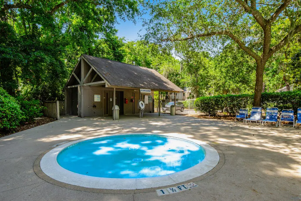 Coastal resort-style villa with pool, golf, & balcony - W/D, AC, & dog-friendly