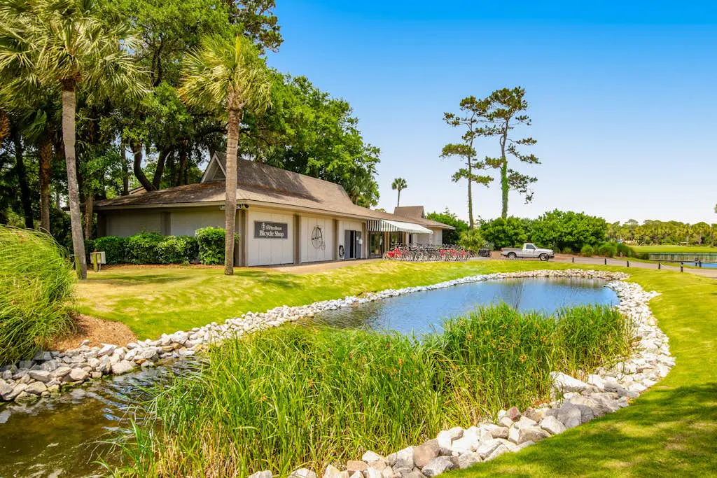 Coastal resort-style villa with pool, golf, & balcony - W/D, AC, & dog-friendly