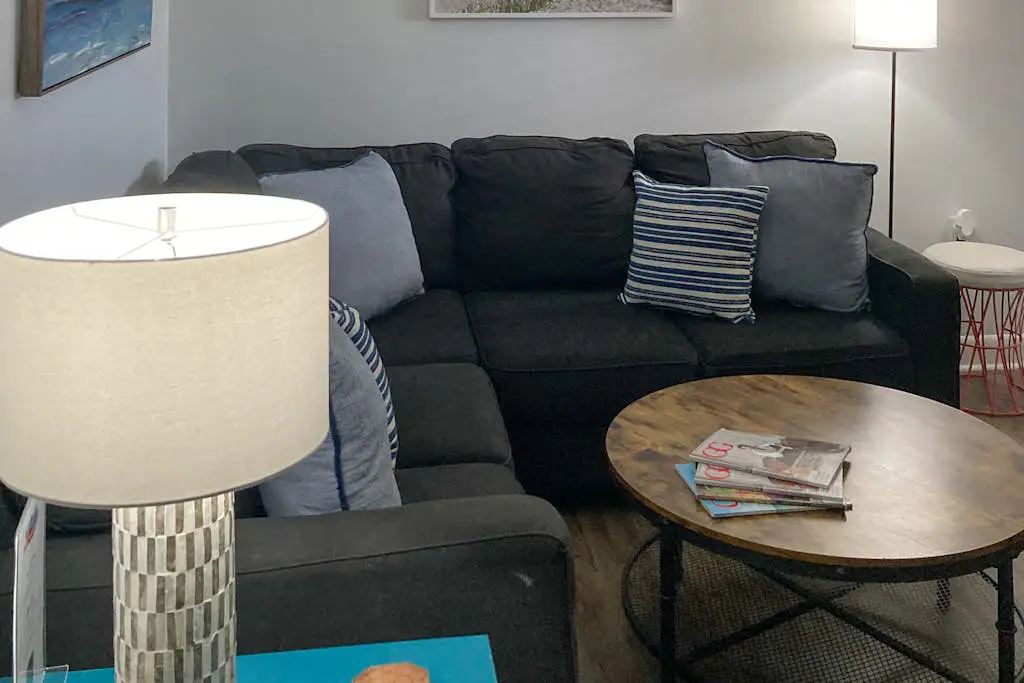 Updated condo with beach access, amazing pools, fitness room, & tennis courts