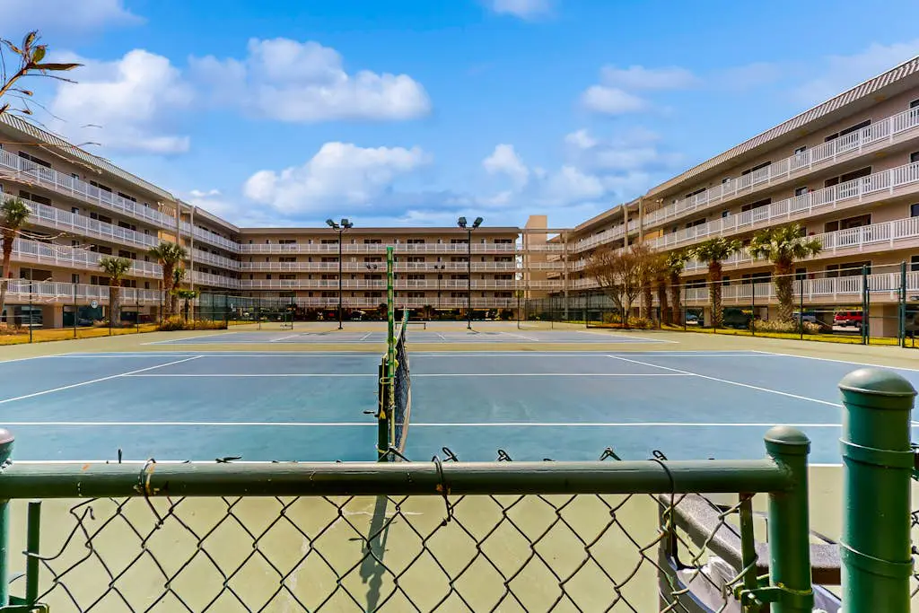 Updated Villa with beach access, amazing pools, fitness room, & tennis courts
