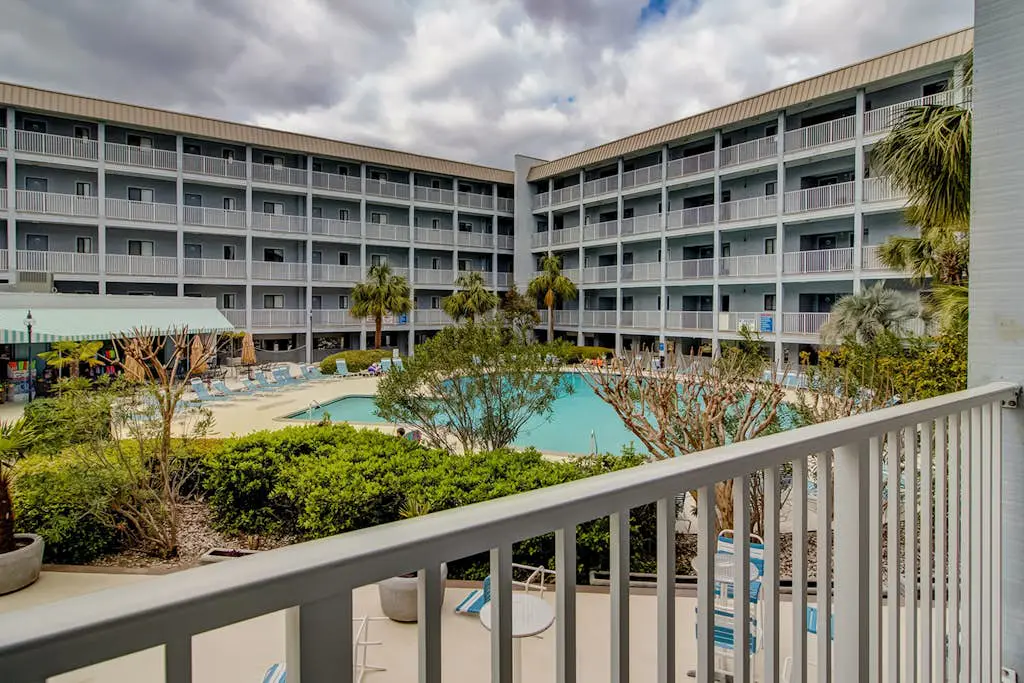 Updated Villa with beach access, amazing pools, fitness room, & tennis courts