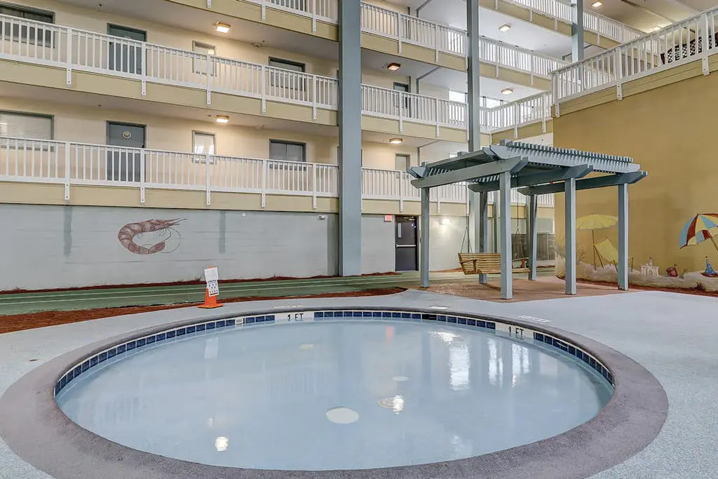 Updated Villa with beach access, amazing pools, fitness room, & tennis courts