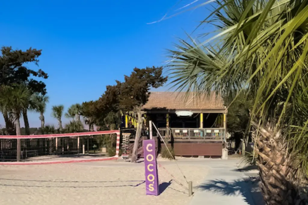 Updated Villa with beach access, amazing pools, fitness room, & tennis courts