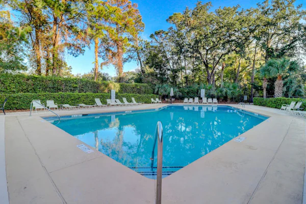 Charming condo near the beach with outdoor pool, tennis courts, balcony, W/D, AC