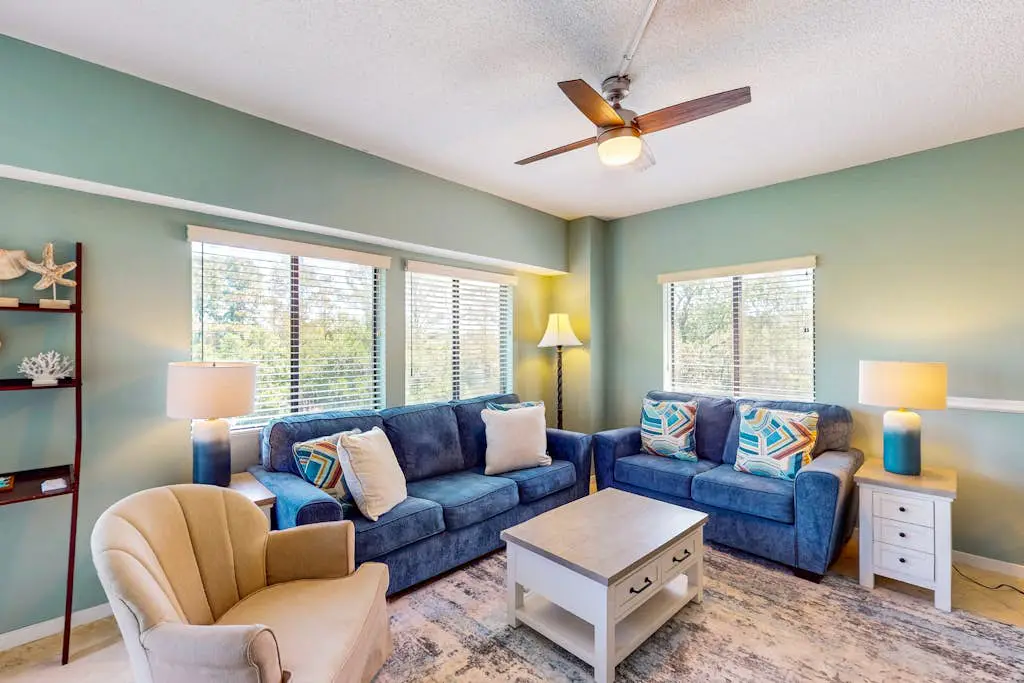 Charming condo near the beach with outdoor pool, tennis courts, balcony, W/D, AC