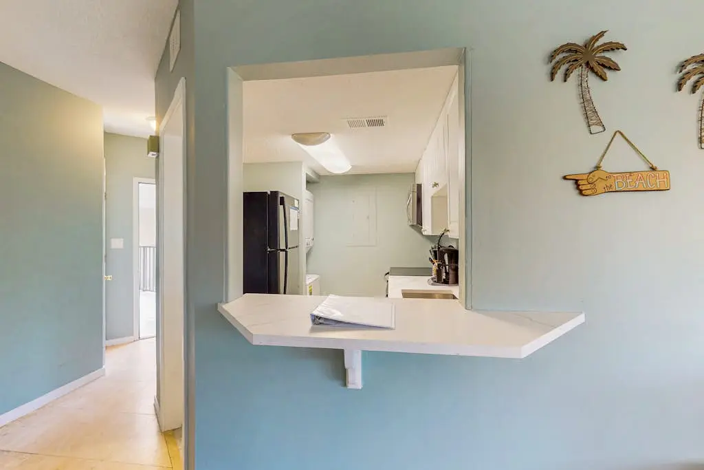 Charming condo near the beach with outdoor pool, tennis courts, balcony, W/D, AC