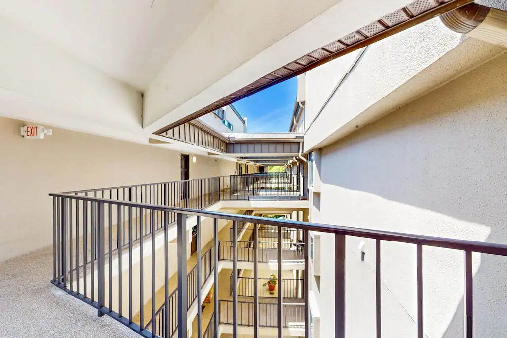 Charming condo near the beach with outdoor pool, tennis courts, balcony, W/D, AC