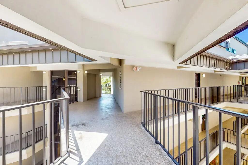 Charming condo near the beach with outdoor pool, tennis courts, balcony, W/D, AC