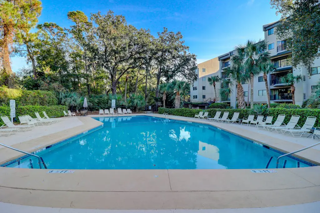 Charming condo near the beach with outdoor pool, tennis courts, balcony, W/D, AC