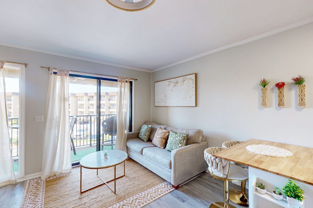 Relaxing condo with furnished balcony, outdoor pool, tennis, fitness center