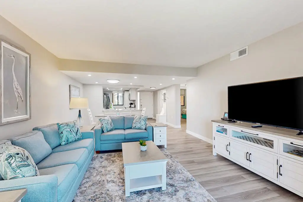 Ocean view condo at beachfront resort with pool, hot tub, pickleball & tennis