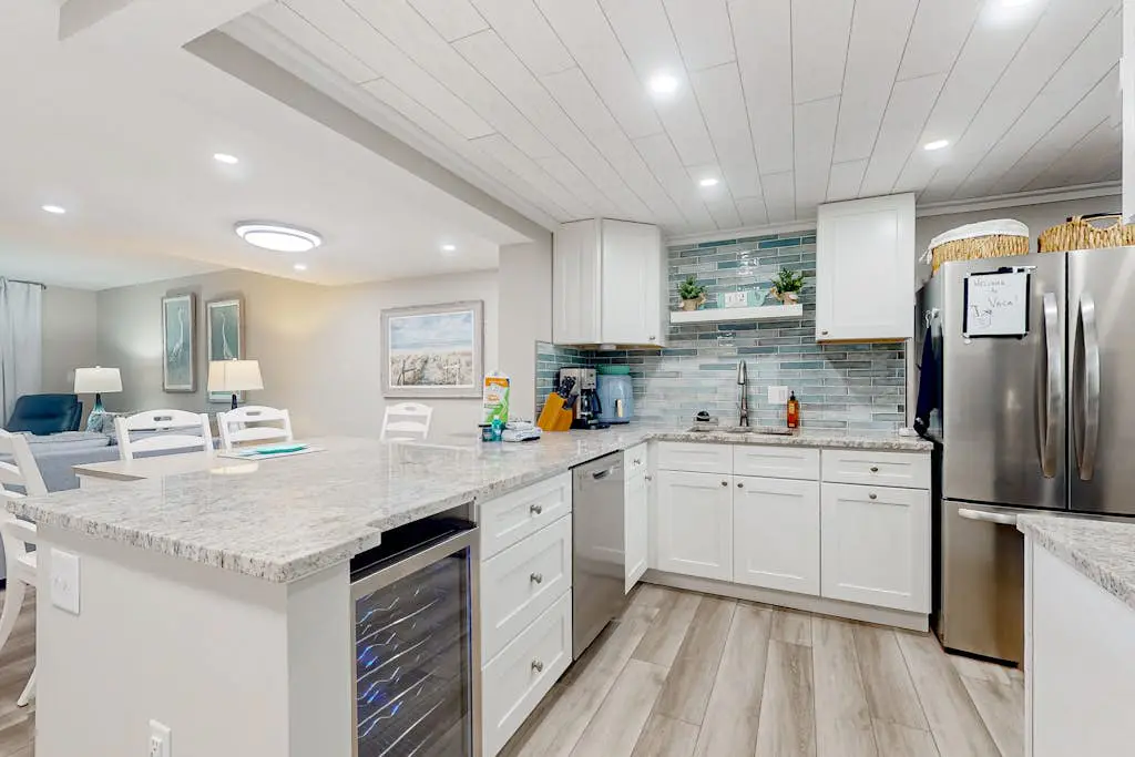 Ocean view condo at beachfront resort with pool, hot tub, pickleball & tennis