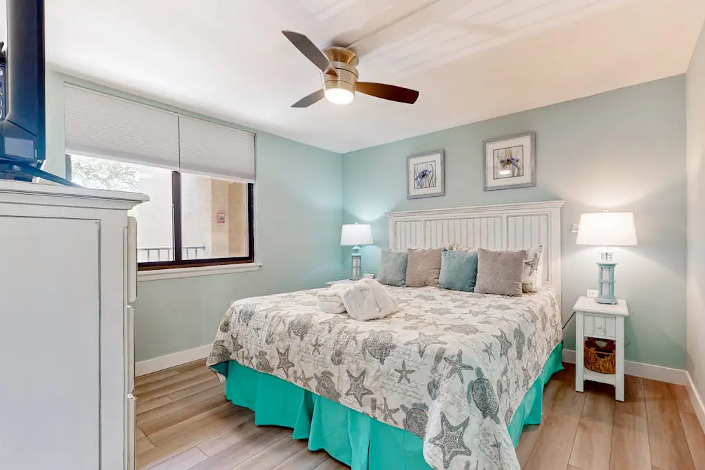 Ocean view condo at beachfront resort with pool, hot tub, pickleball & tennis
