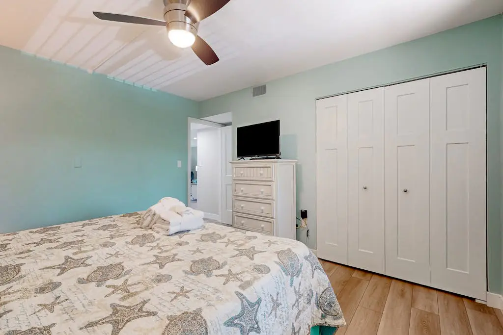 Ocean view condo at beachfront resort with pool, hot tub, pickleball & tennis