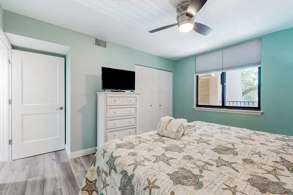 Ocean view condo at beachfront resort with pool, hot tub, pickleball & tennis