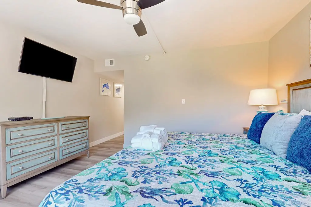 Ocean view condo at beachfront resort with pool, hot tub, pickleball & tennis