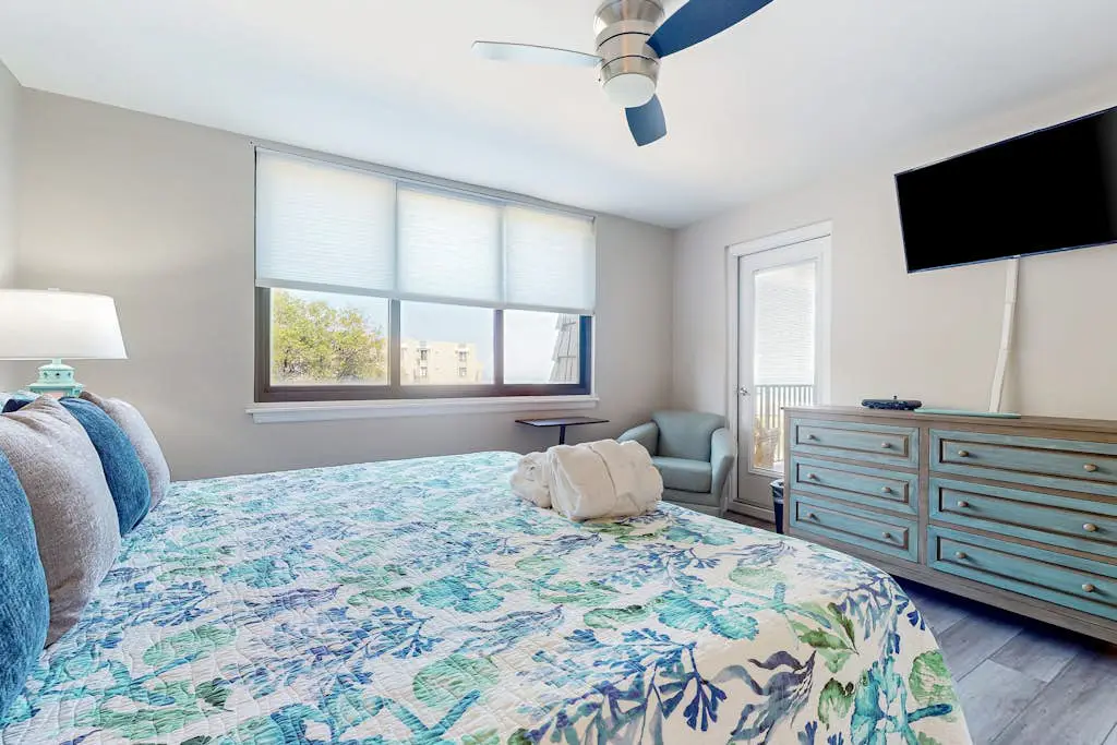 Ocean view condo at beachfront resort with pool, hot tub, pickleball & tennis