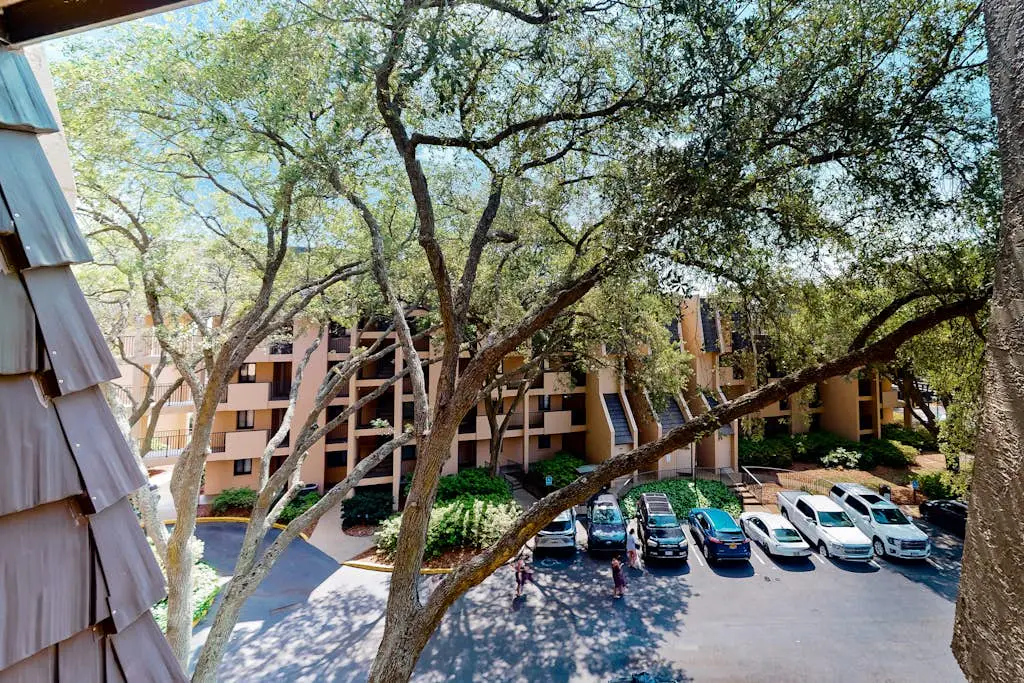 Ocean view condo at beachfront resort with pool, hot tub, pickleball & tennis