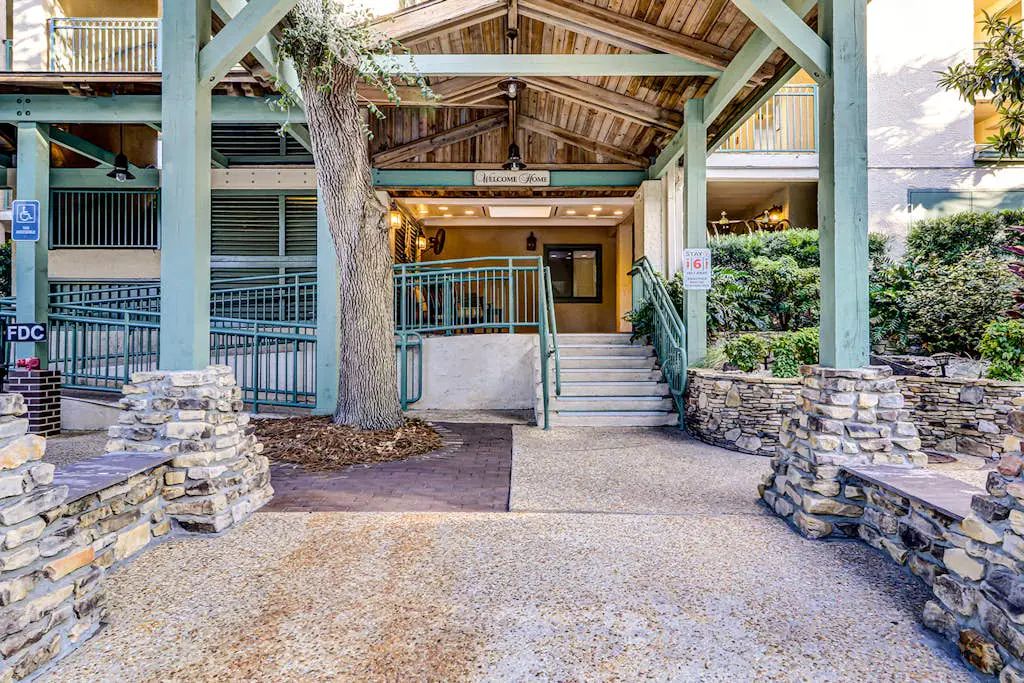 Ocean view condo at beachfront resort with pool, hot tub, pickleball & tennis