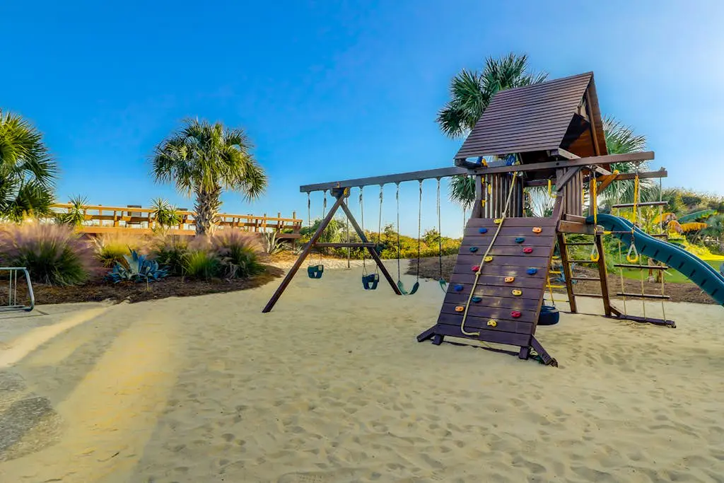 Ocean view condo at beachfront resort with pool, hot tub, pickleball & tennis