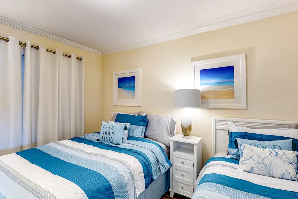 Newly renovated beachfront condo with pool, tennis, restaurants, gym, & balcony