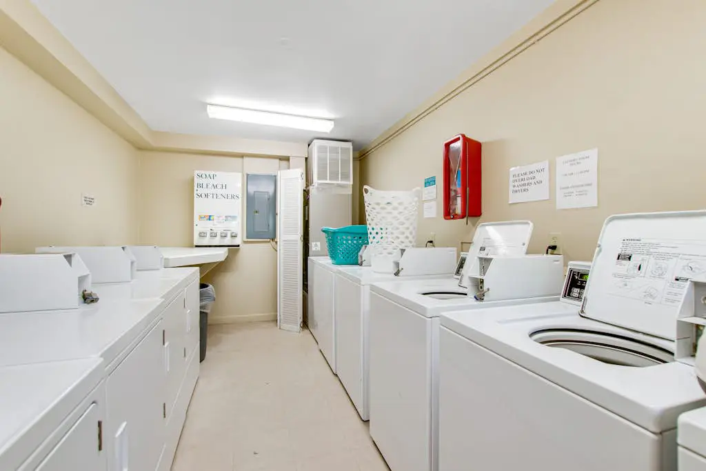 Newly renovated beachfront condo with pool, tennis, restaurants, gym, & balcony