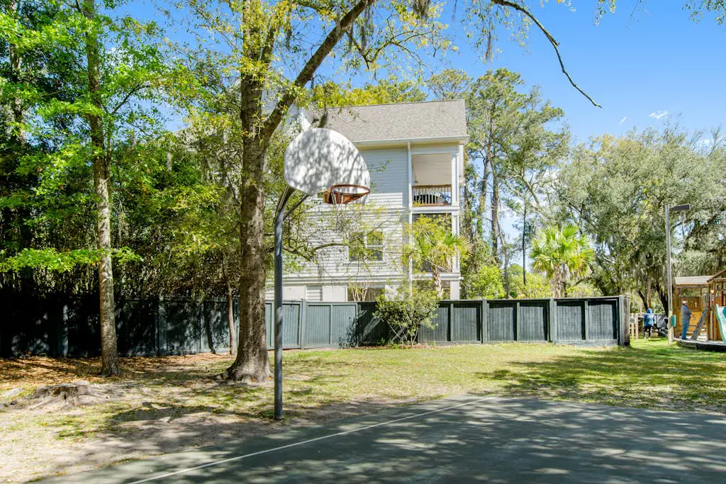 Newly renovated beachfront condo with pool, tennis, restaurants, gym, & balcony
