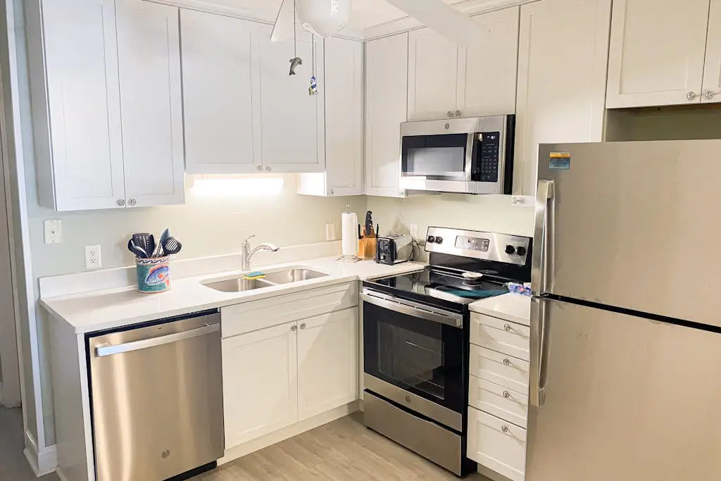 1st floor condo with  balcony, pools, tennis & close to beach