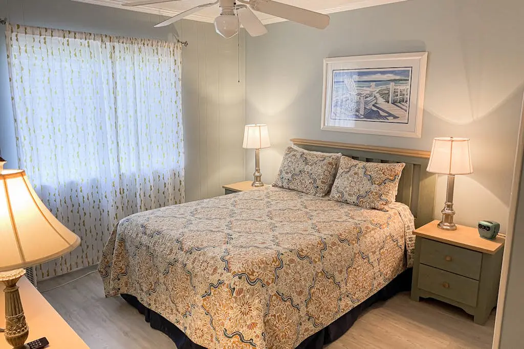 1st floor condo with  balcony, pools, tennis & close to beach