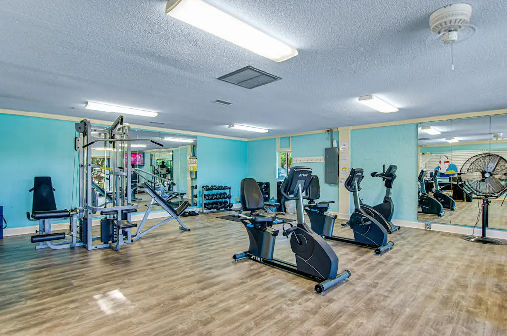 1st floor condo with  balcony, pools, tennis & close to beach
