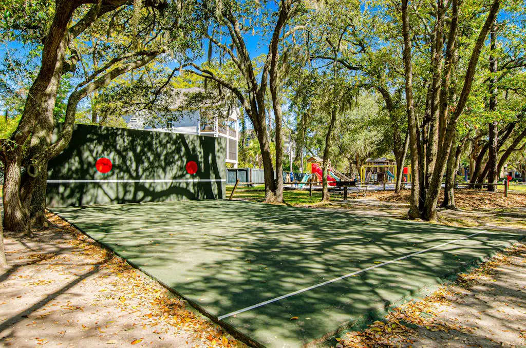 1st floor condo with  balcony, pools, tennis & close to beach