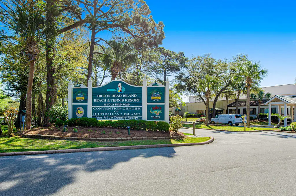 1st floor condo with  balcony, pools, tennis & close to beach