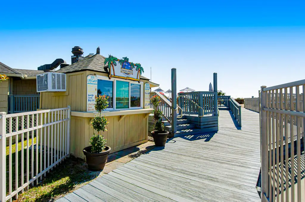 1st floor condo with  balcony, pools, tennis & close to beach