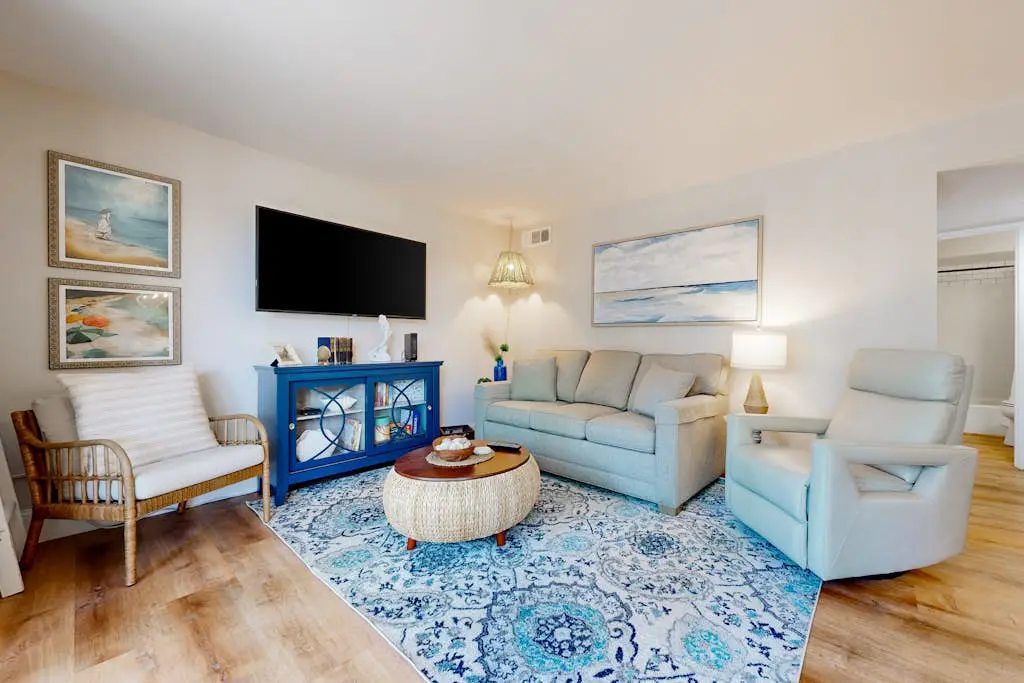 Tranquil condo with two outdoor pools, bike paths and beach access