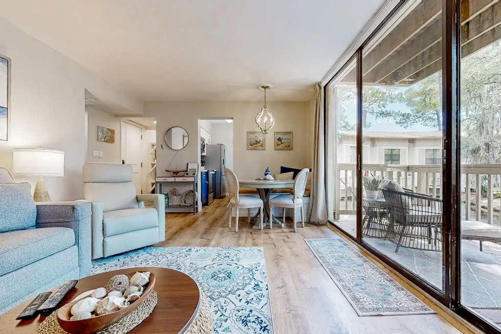 Tranquil condo with two outdoor pools, bike paths and beach access
