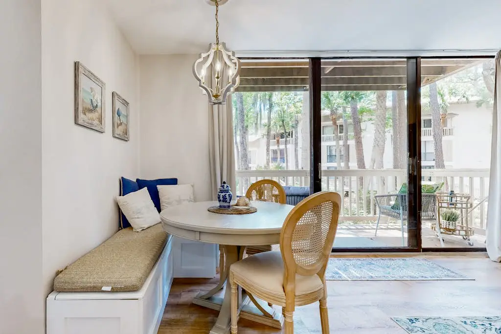 Tranquil condo with two outdoor pools, bike paths and beach access