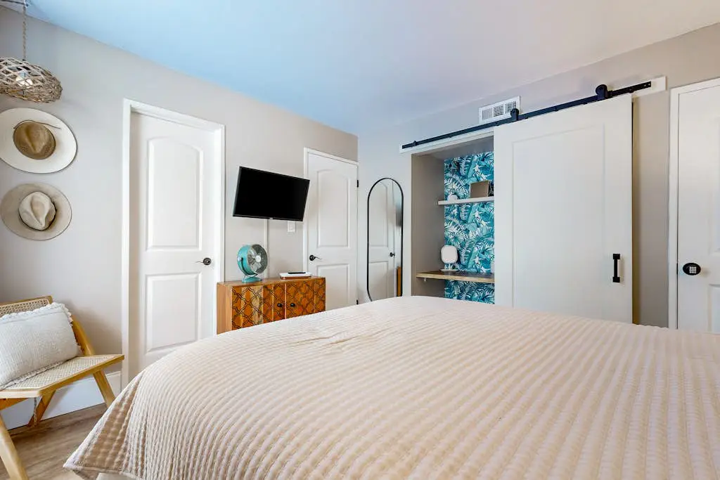 Tranquil condo with two outdoor pools, bike paths and beach access
