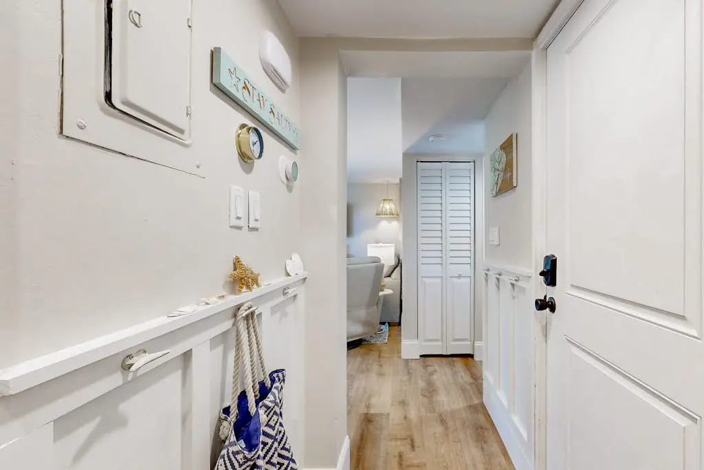 Tranquil condo with two outdoor pools, bike paths and beach access