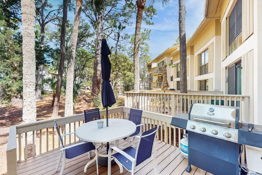 Perfect condo across street from beach access with outdoor pool & grill