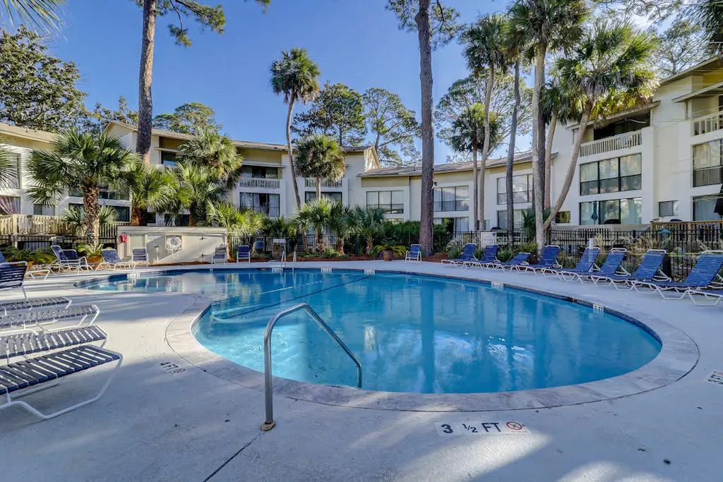 Perfect condo across street from beach access with outdoor pool & grill
