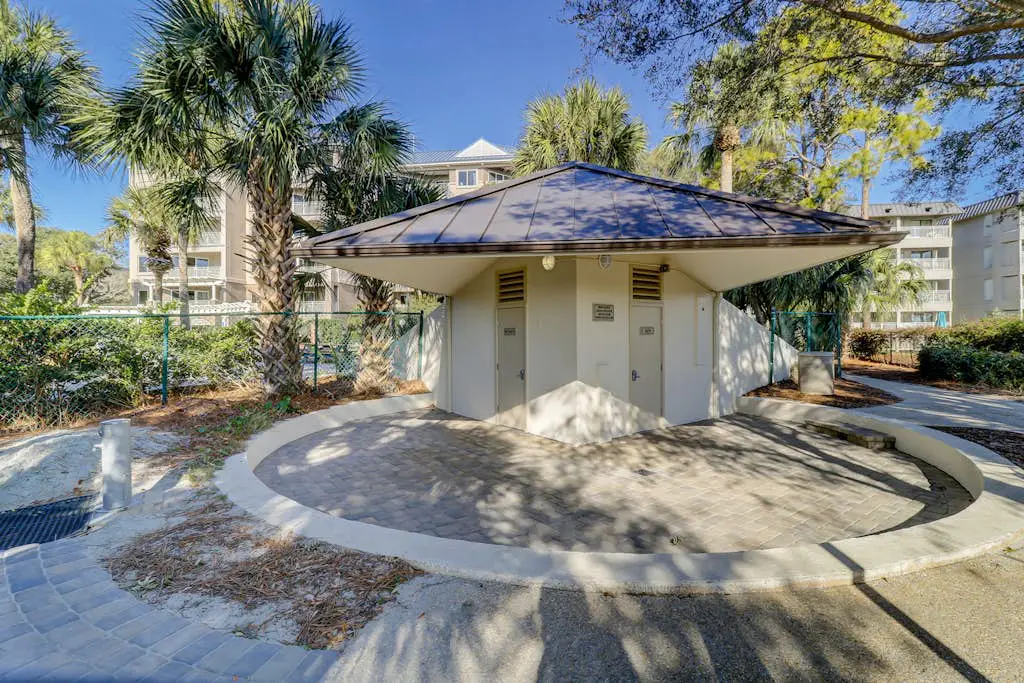 Perfect condo across street from beach access with outdoor pool & grill