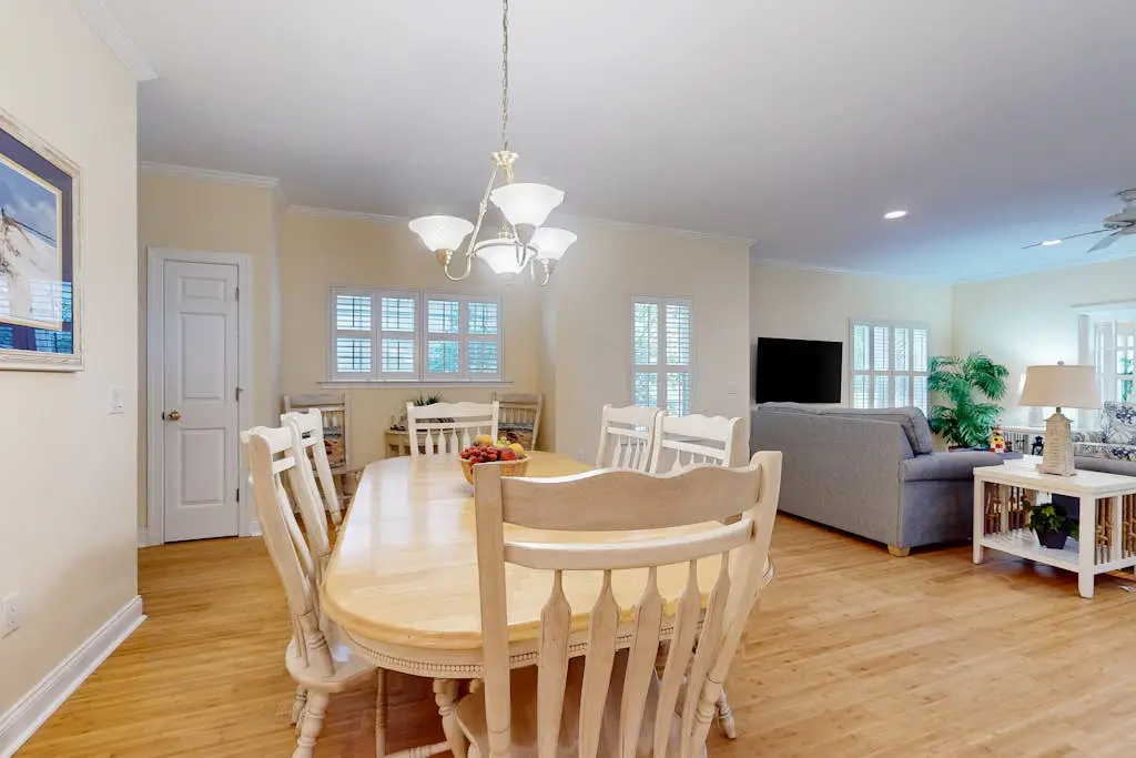 1st Floor Villa with pool, tennis, central AC, & washer dryer