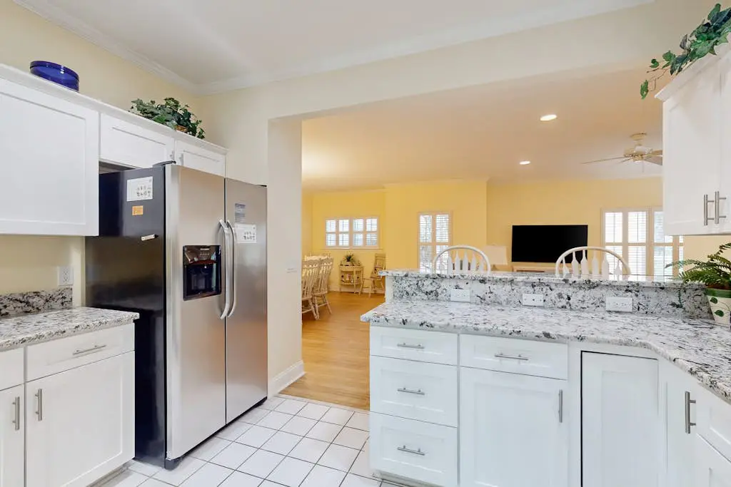 1st Floor Villa with pool, tennis, central AC, & washer dryer