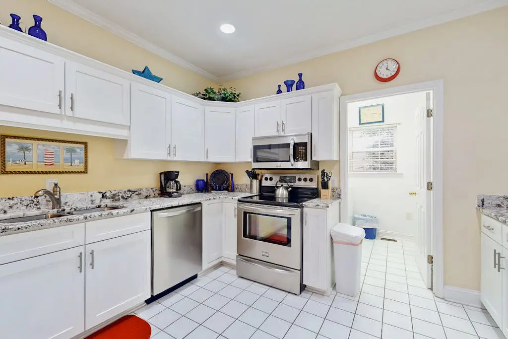 1st Floor Villa with pool, tennis, central AC, & washer dryer