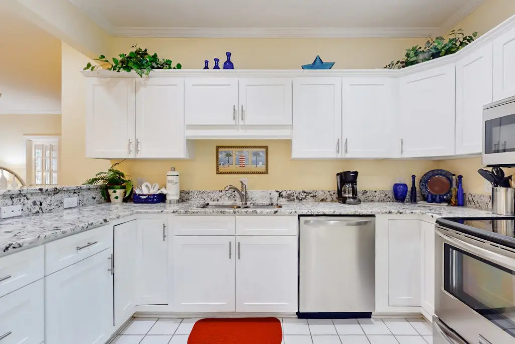 1st Floor Villa with pool, tennis, central AC, & washer dryer