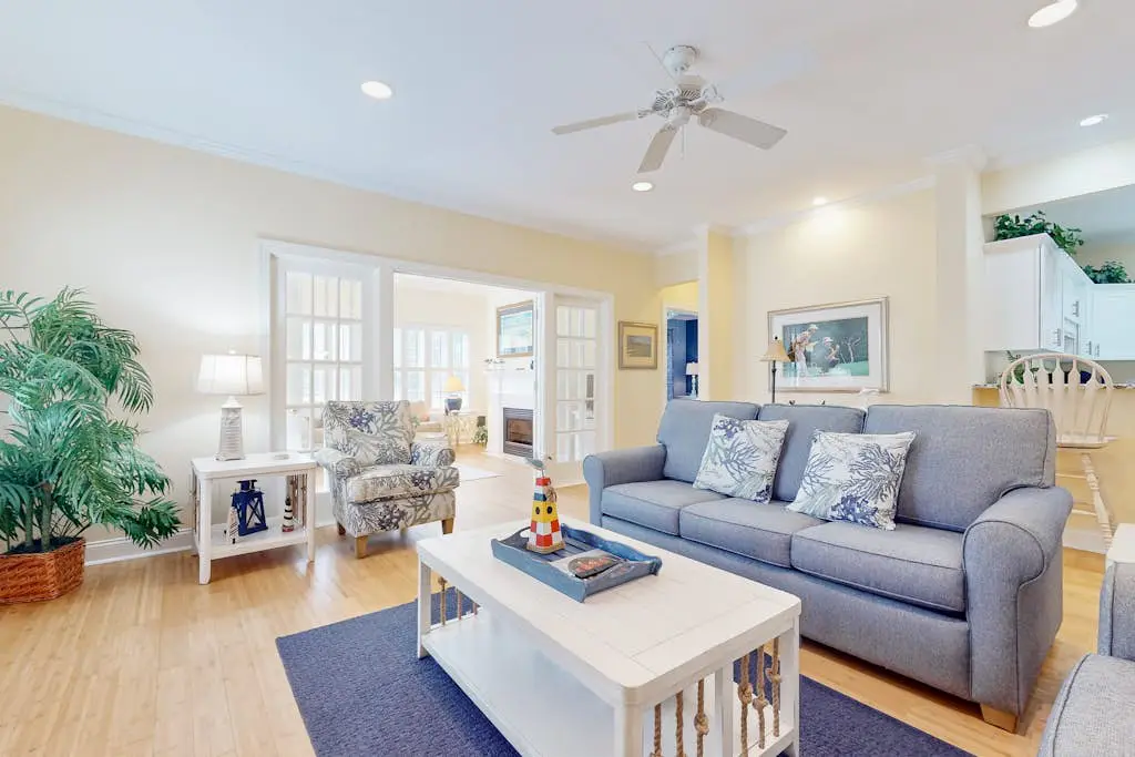 1st Floor Villa with pool, tennis, central AC, & washer dryer