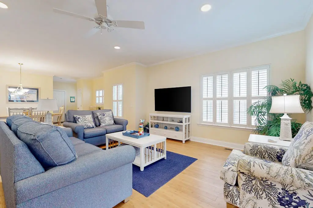 1st Floor Villa with pool, tennis, central AC, & washer dryer