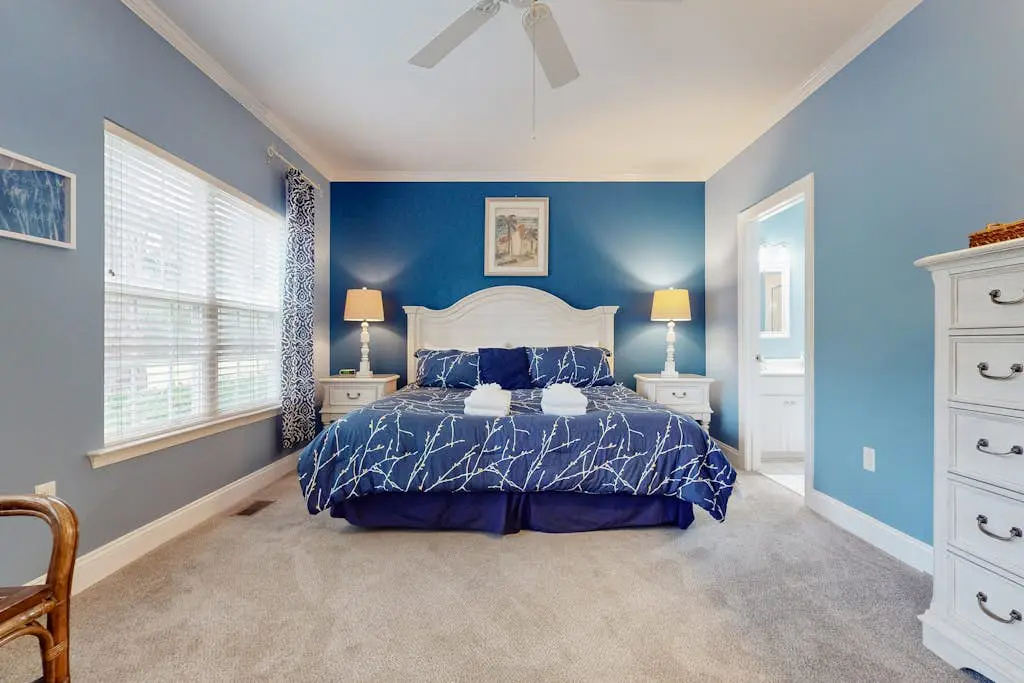 1st Floor Villa with pool, tennis, central AC, & washer dryer