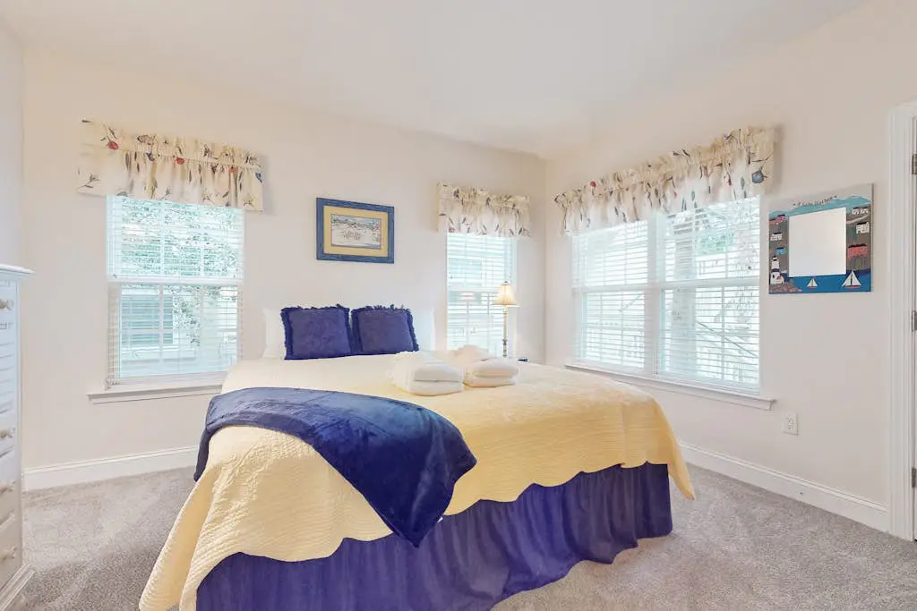 1st Floor Villa with pool, tennis, central AC, & washer dryer